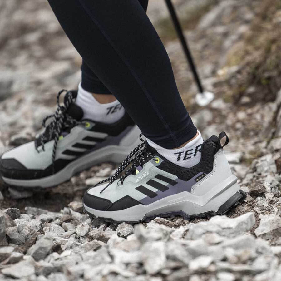 (取寄) アディダス アウトドア レディース テレックス Ax4 adidas Outdoor women adidas Outdoor Terrex AX4 Wonder Silver/Core Black/Grey Two Adidas Terrex AX4 GTX Outdoor Shoes | Absolute-Snow