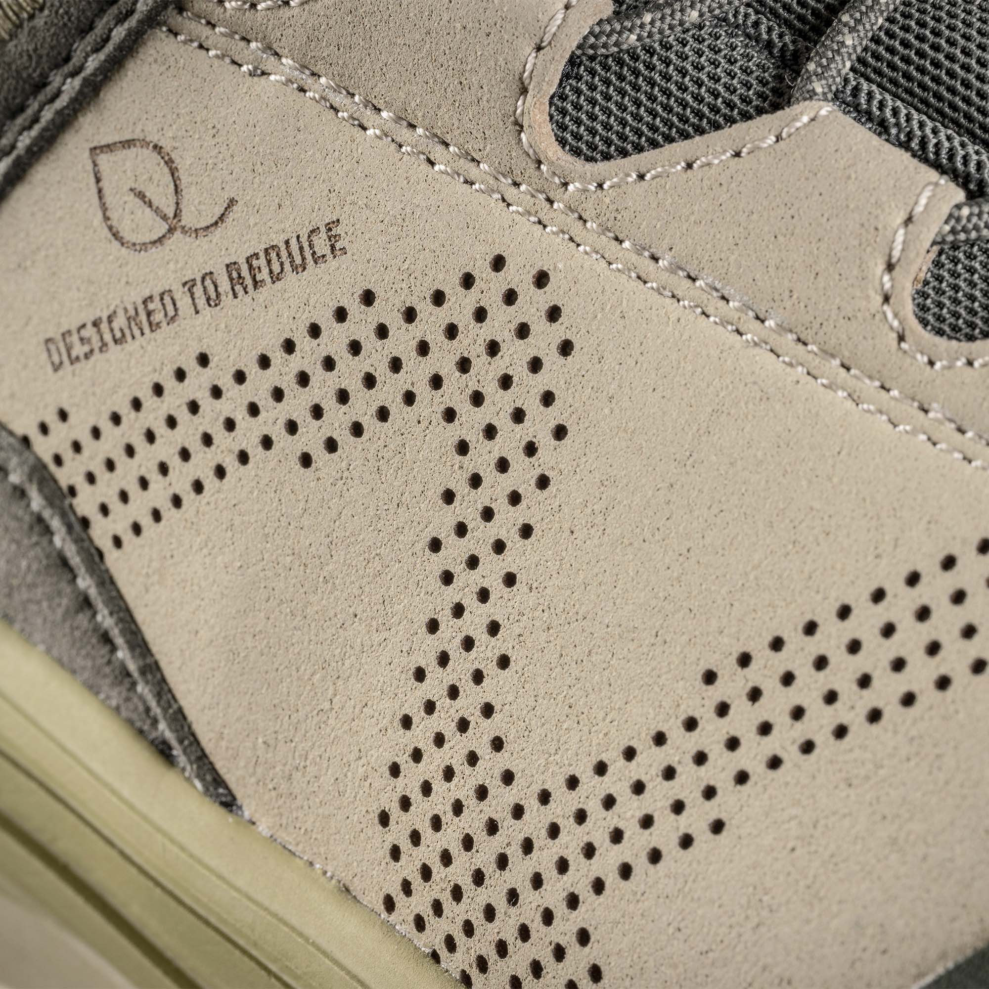 Aku Omnia V-Light Gore-Tex Men Walking Shoes