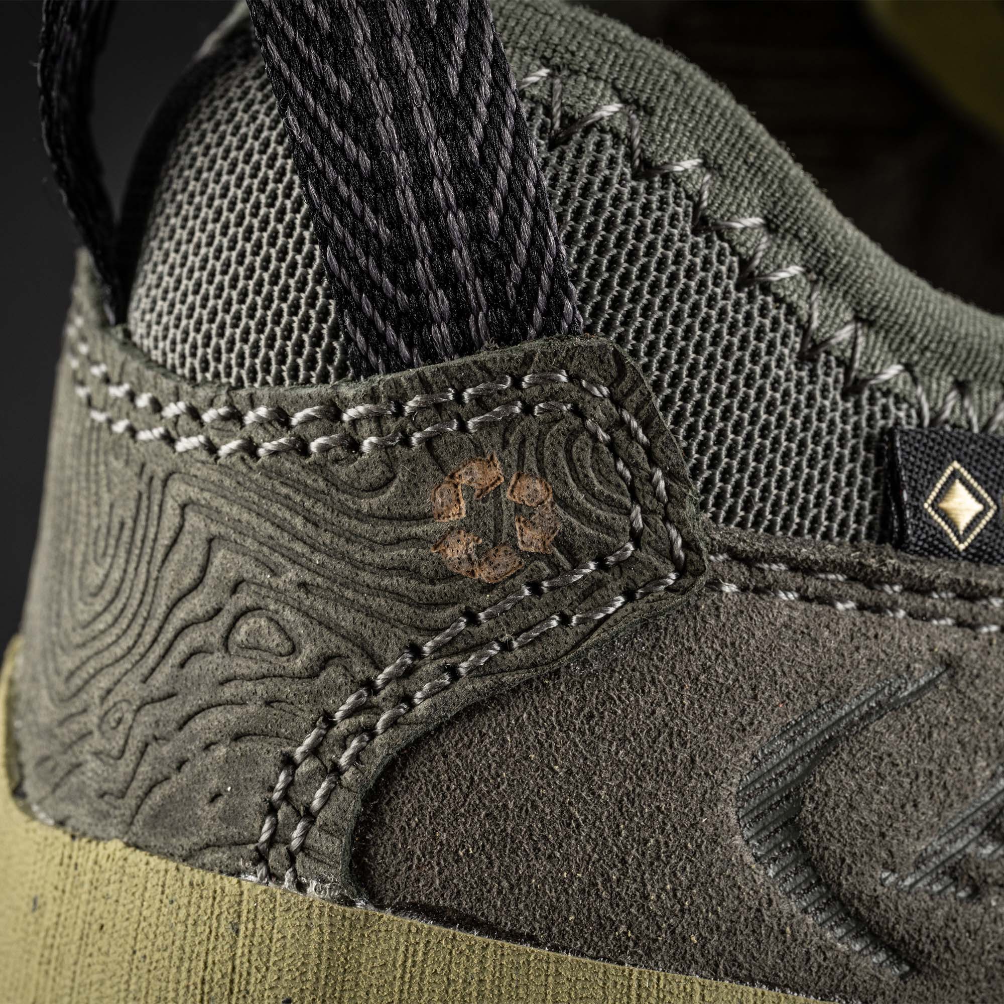 Aku Omnia V-Light Gore-Tex Men Walking Shoes