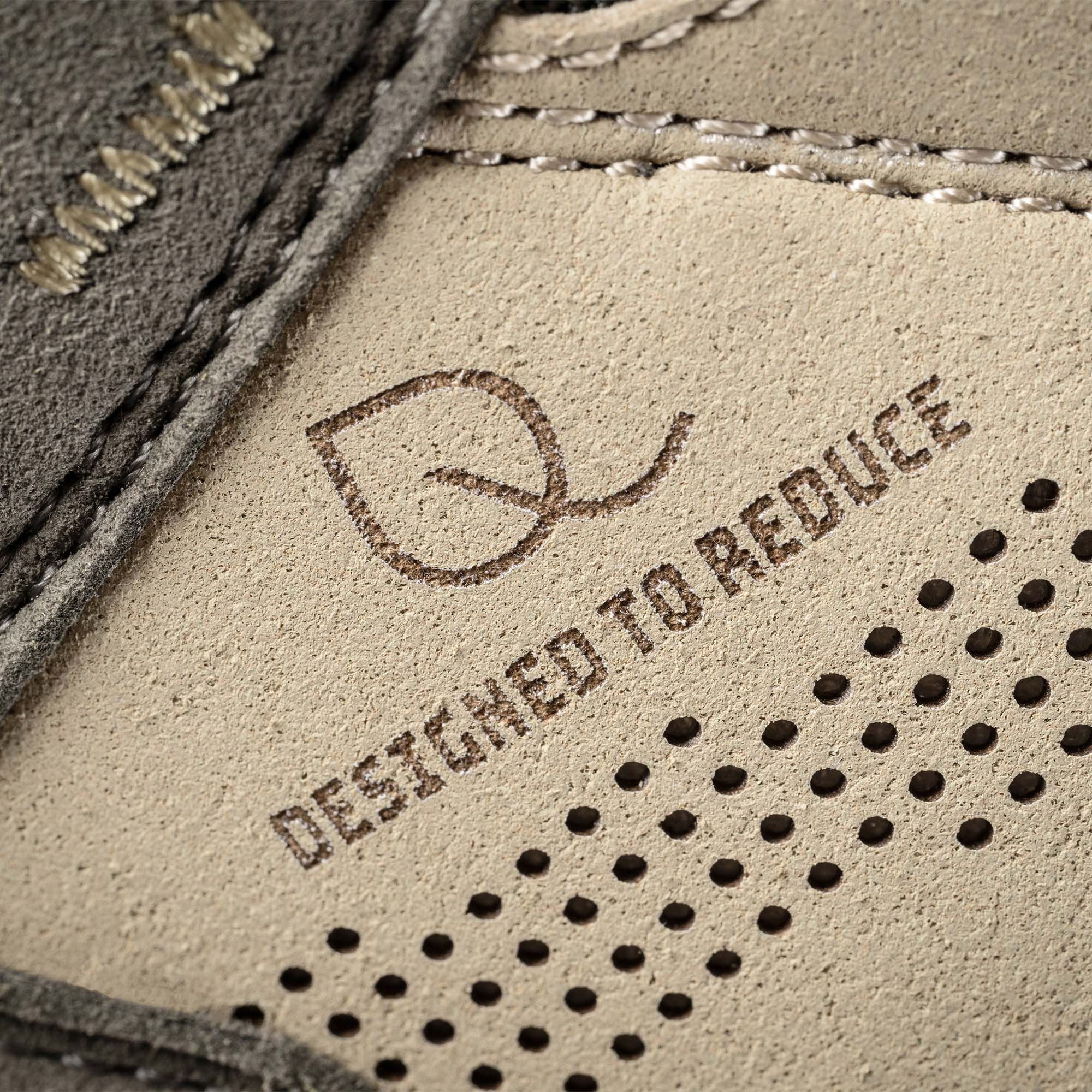 Aku Omnia V-Light Gore-Tex Men Walking Shoes