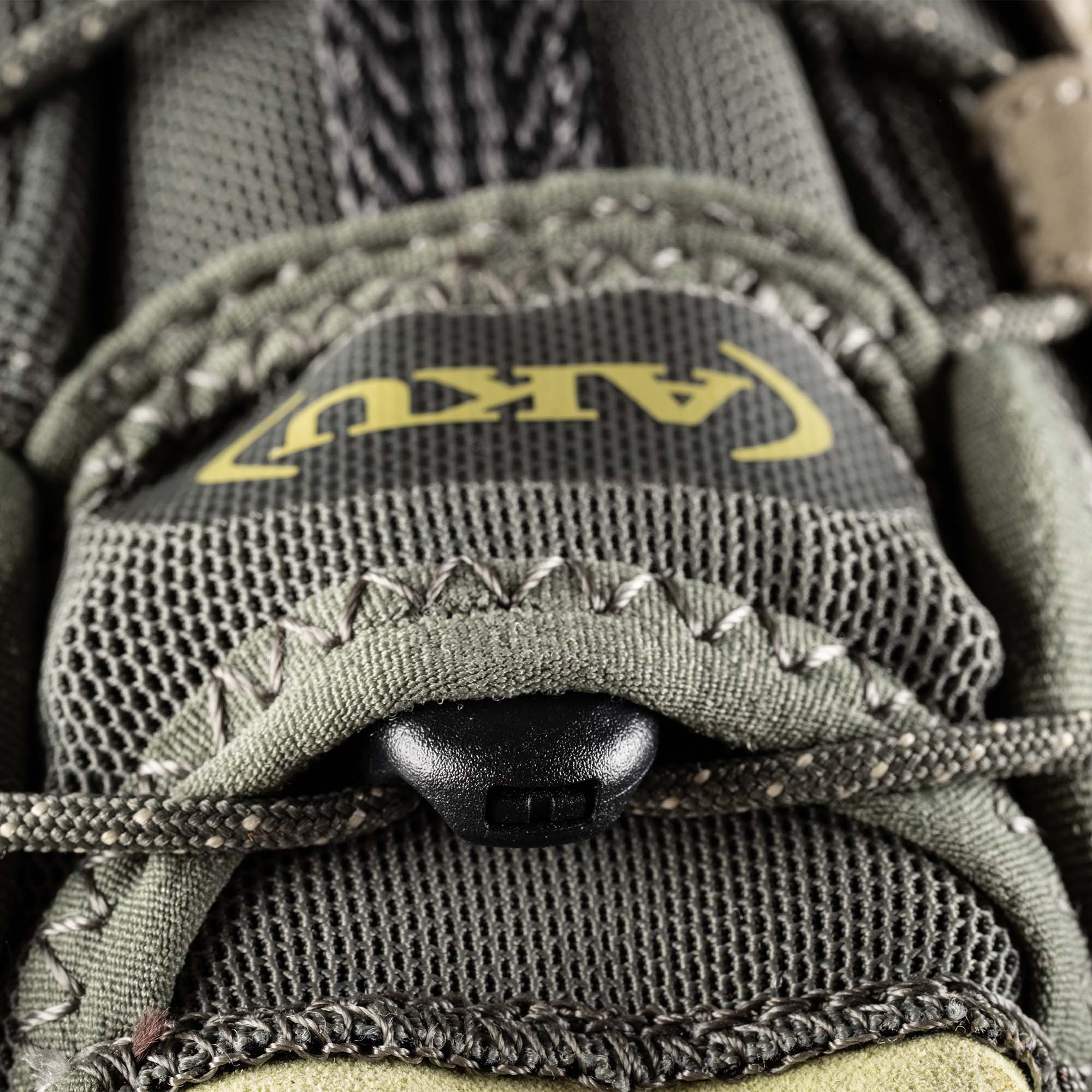 Aku Omnia V-Light Gore-Tex Men Walking Shoes