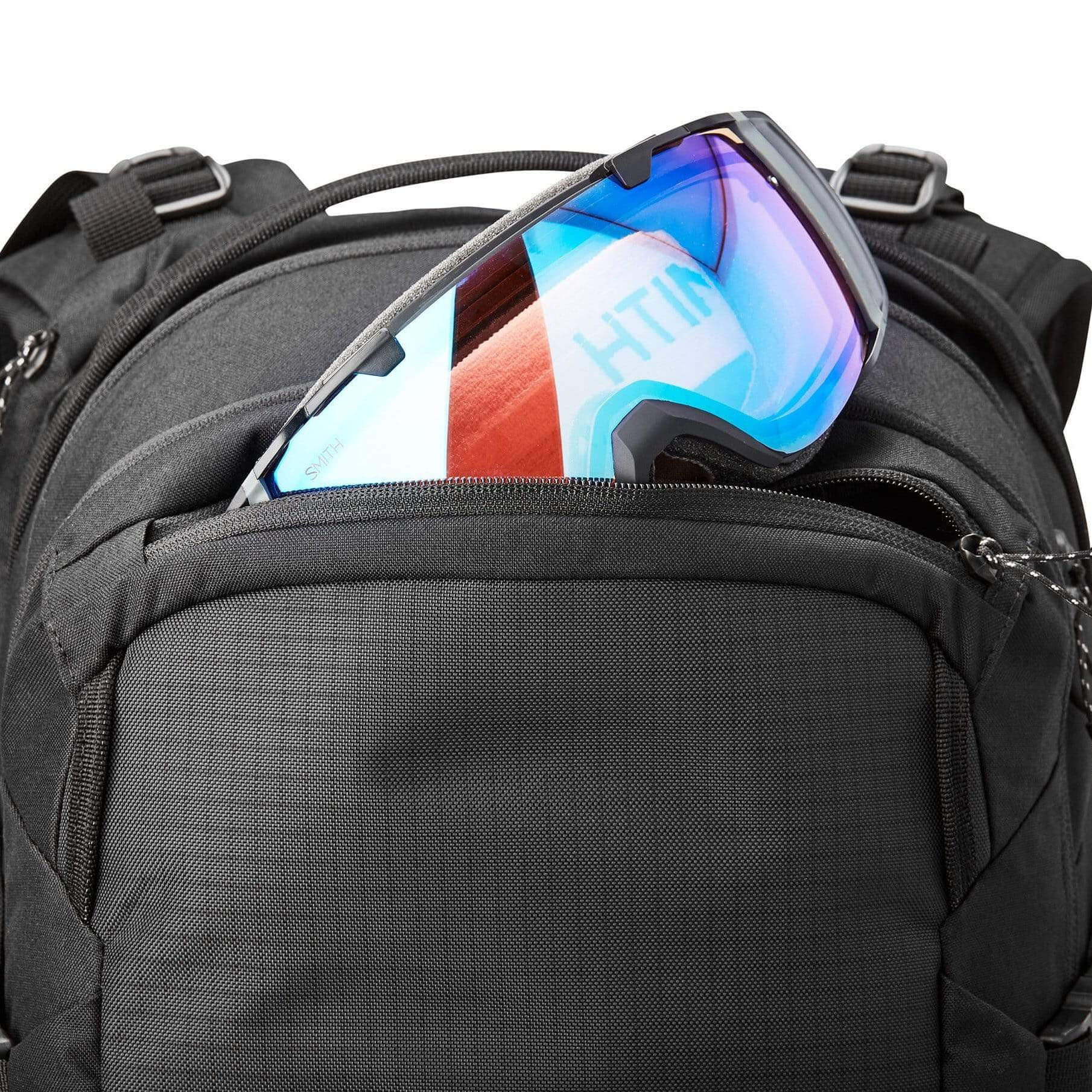 Dakine Poacher 32 Backpacks | Absolute-Snow