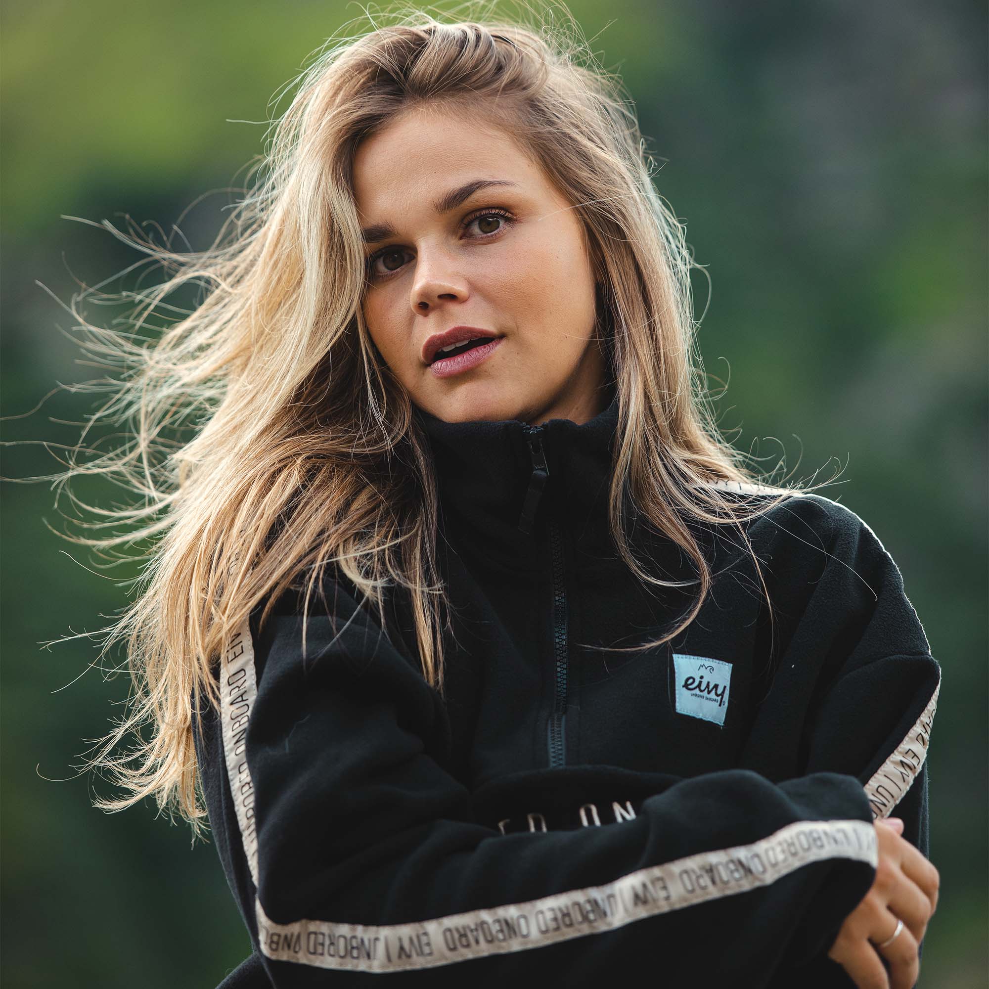 Eivy Ball Women's Pullover Fleece