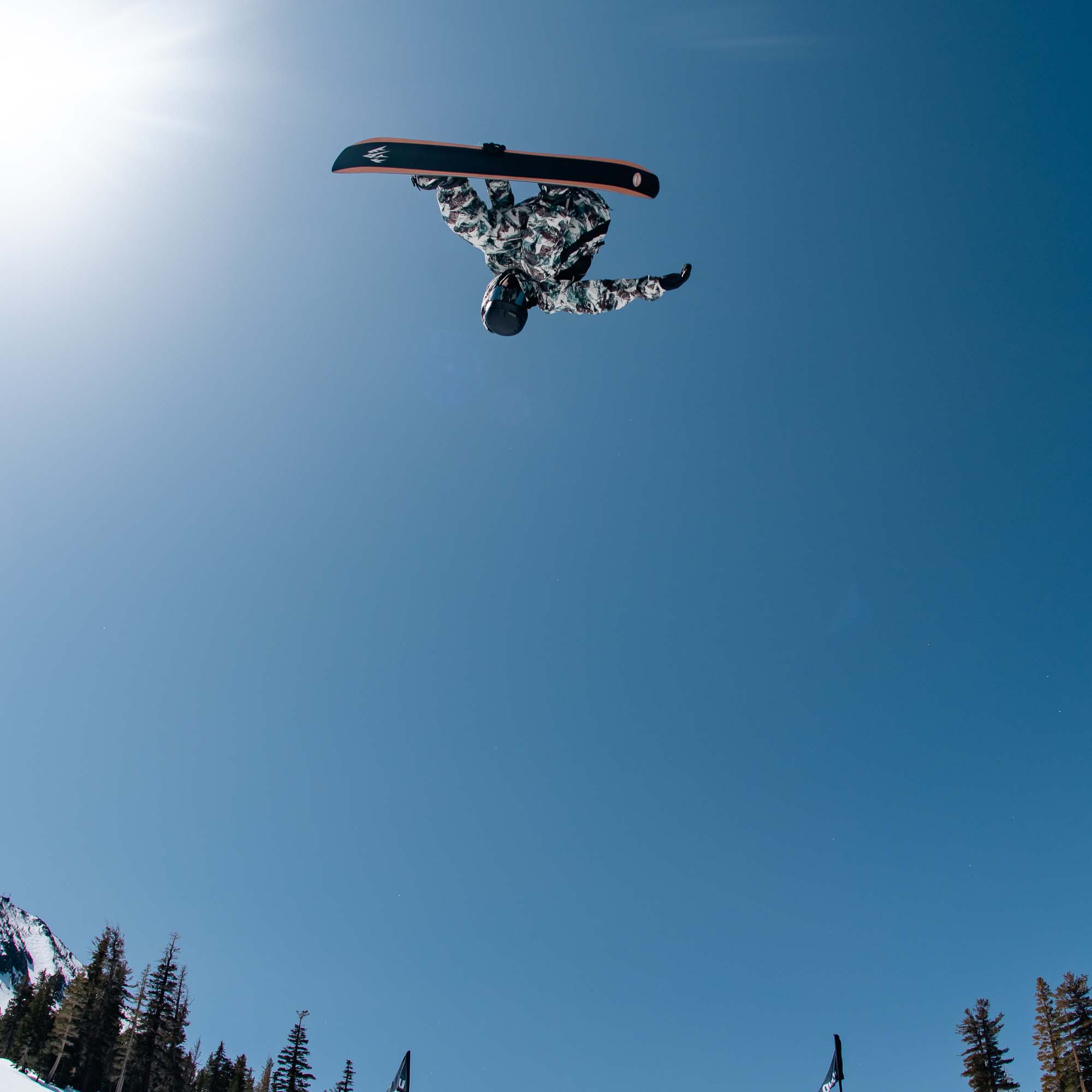Jones Mountain Twin Pro All Mountain/Freestyle Snowboard