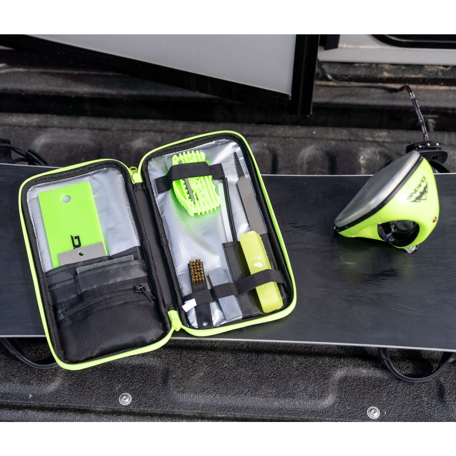 Dakine Super Tune Snowboard/Ski Tuning Kit