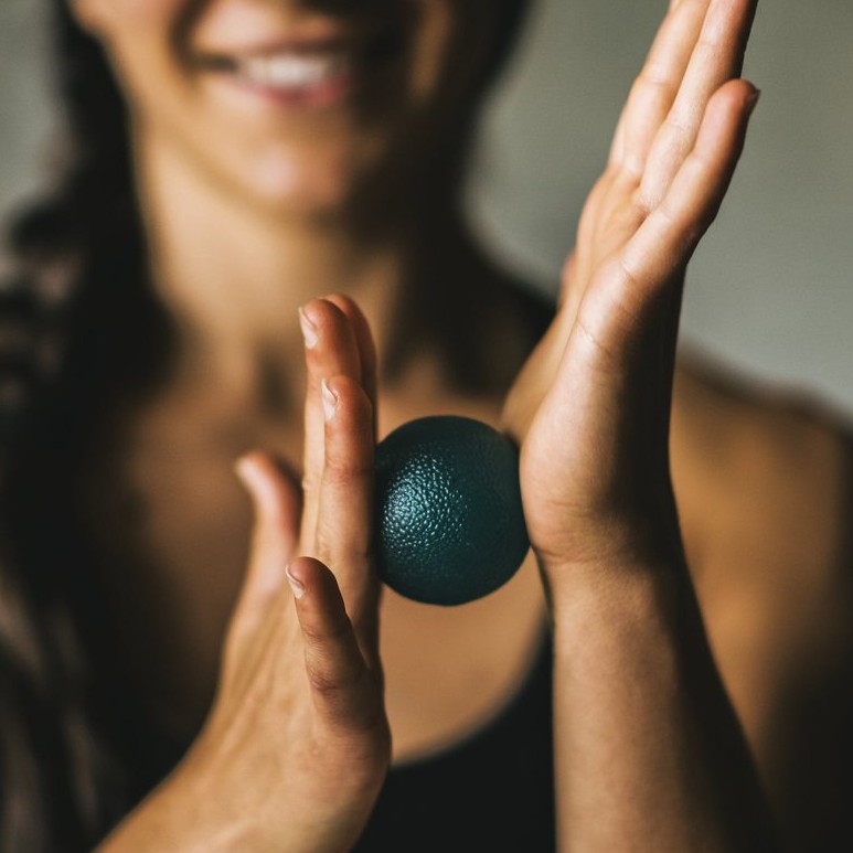 Gaiam Restore Hand Therapy Kit/Ball Set