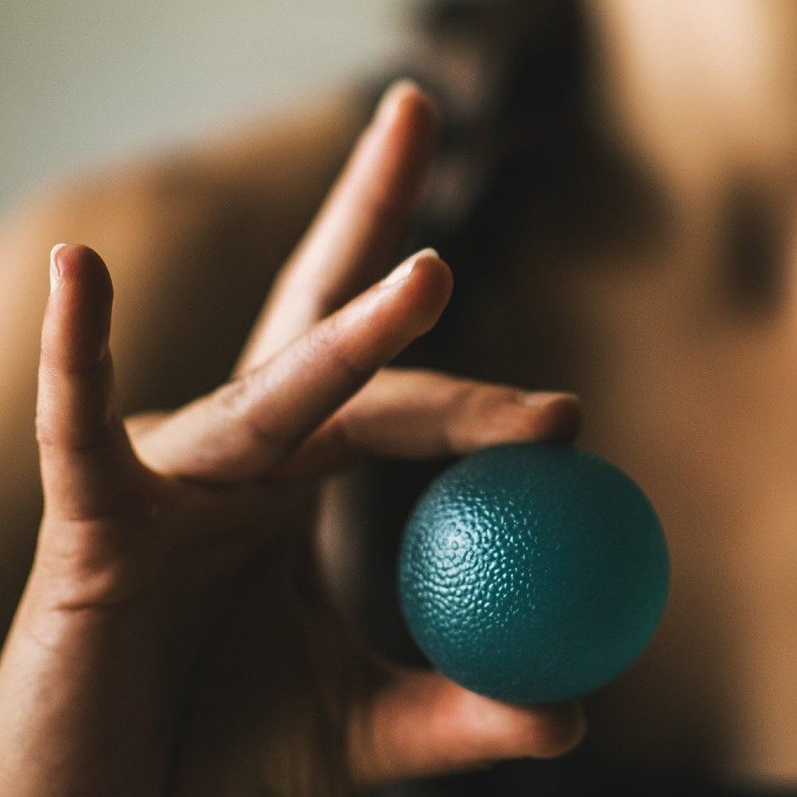 Gaiam Restore Hand Therapy Kit/Ball Set