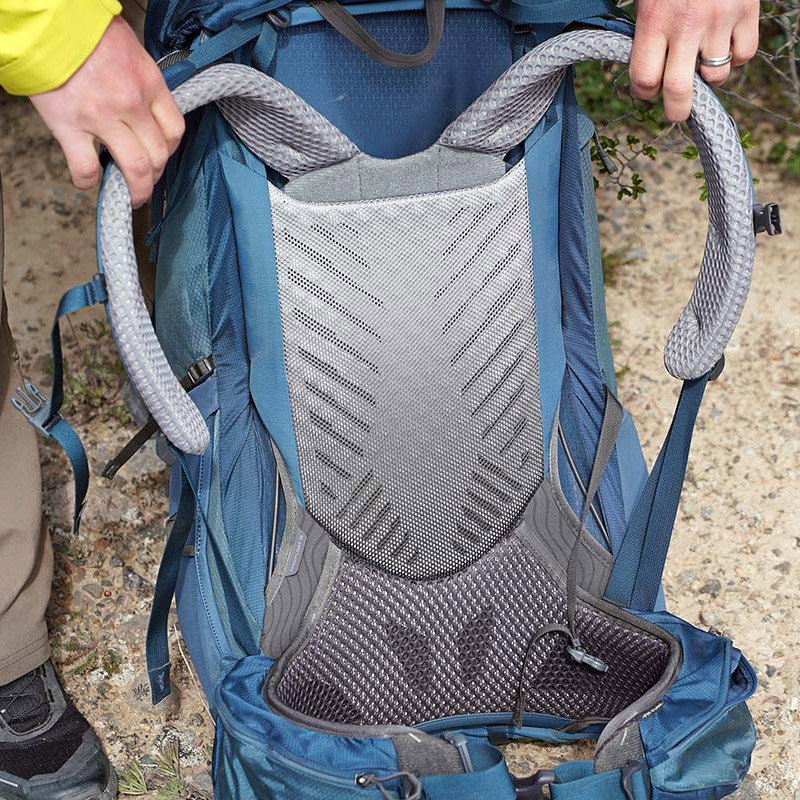 osprey backpack paragon DAYLITE EXPDBL TRVL PK 26 the backpack has an internal hydration reservoir sleeve with a central exit on the back Gregory Paragon 58 - Appalachian