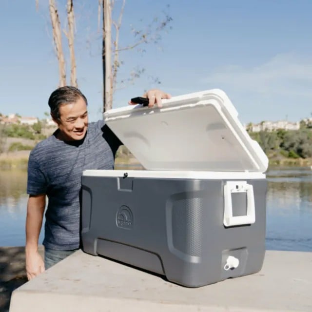 Igloo Maxcold 70 Camping Cool Box