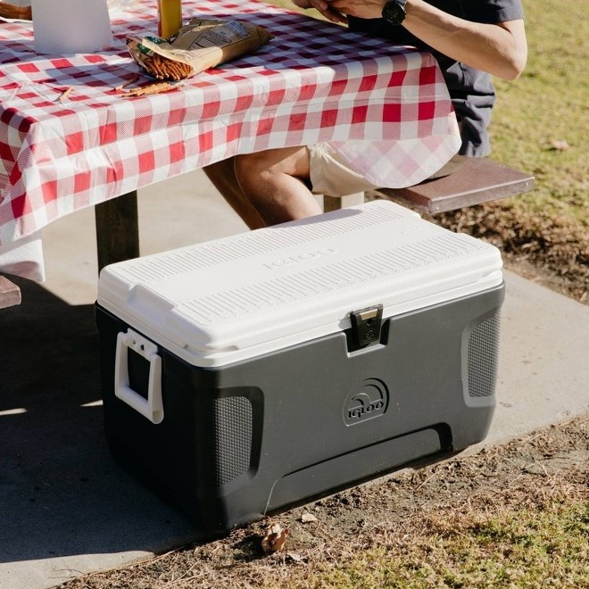 Igloo Maxcold 70 Camping Cool Box