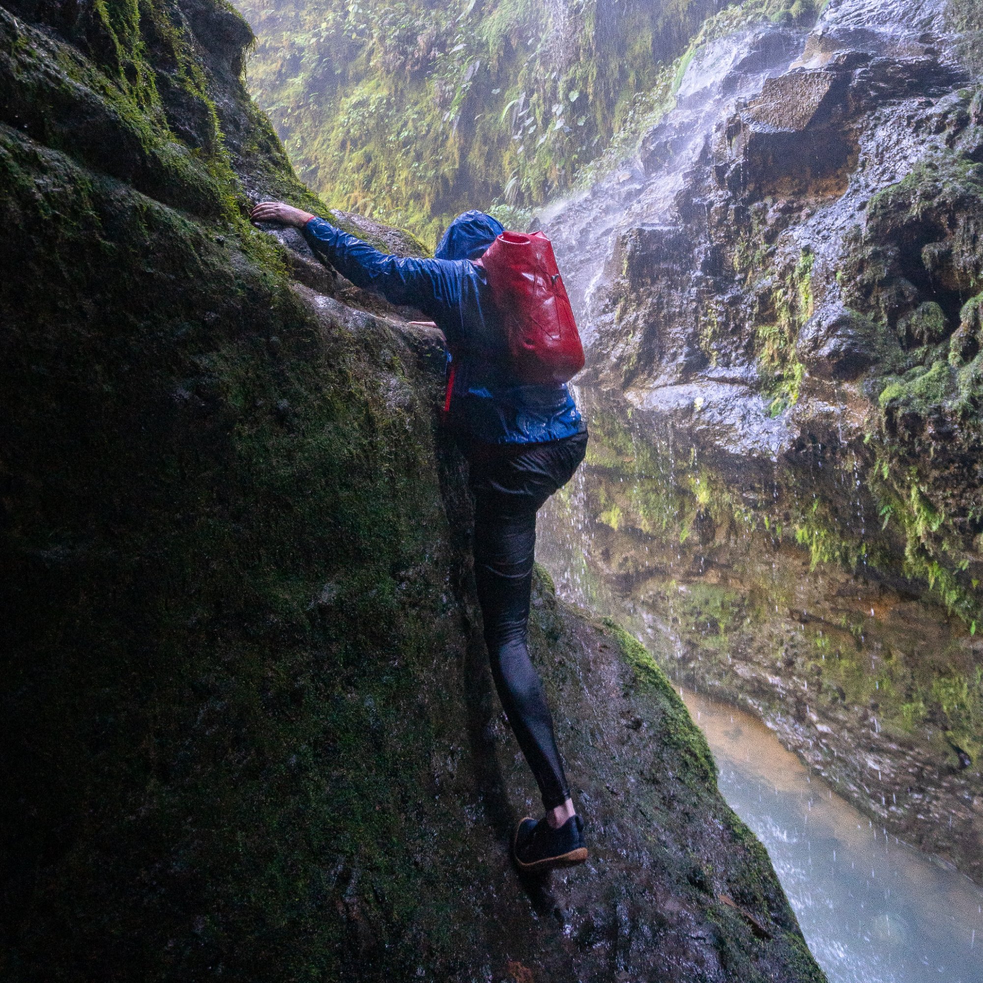 Osprey Transporter Roll Top WP 18 Day Pack/Backpack