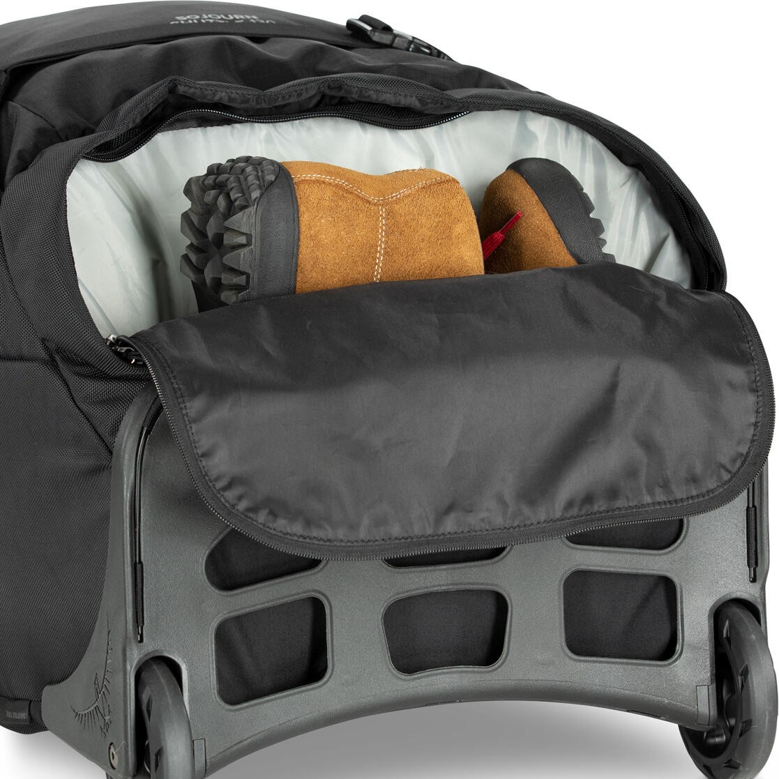 Osprey Sojourn Shuttle 130 Wheeled Duffle/Suitcase